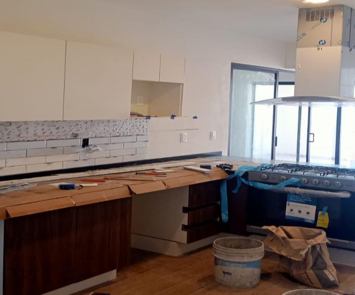 Application of wainscoting in kitchen 605