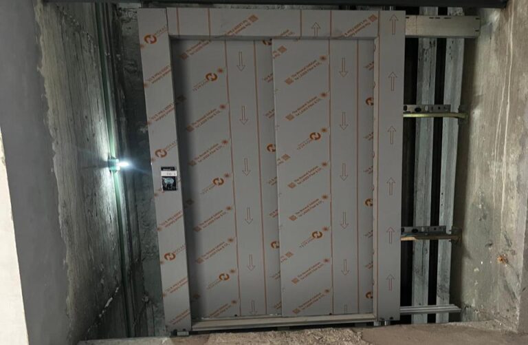 The installation of elevator doors on all levels is completed